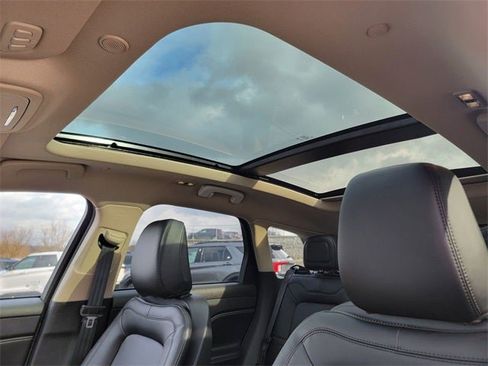 New 2026 Lincoln Corsair Premiere image 4