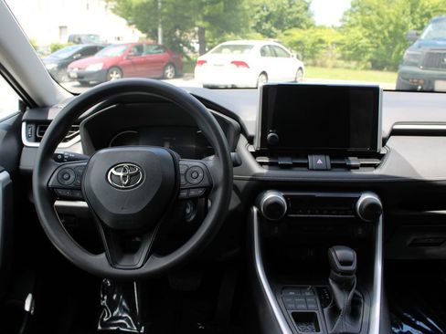 Used 2023 Toyota RAV4 LE AWD/4WD image 16