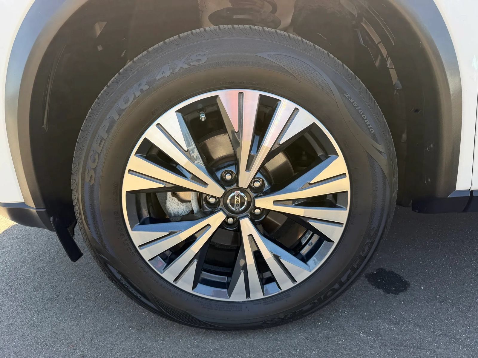 Used 2021 Nissan Rogue SV AWD/4WD image 35