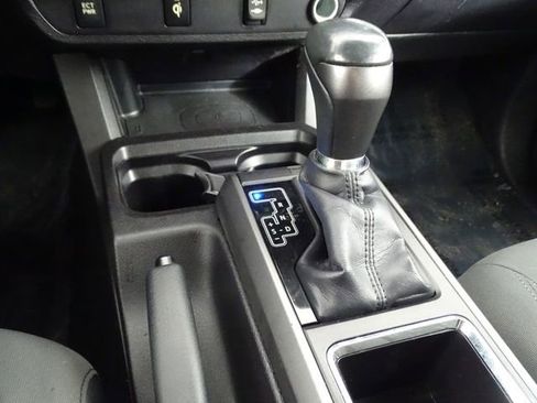 Used 2016 Toyota Tacoma TRD Sport image 31