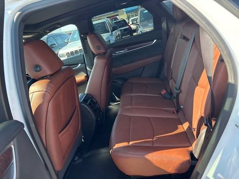 Used 2022 Cadillac XT5 Premium Luxury w/ LPO, Floor Liner Package AWD/4WD image 21