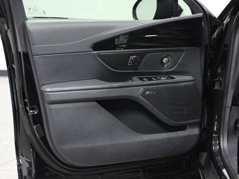 Used 2024 Lincoln Nautilus Reserve w/ Equipment Group 202A image 11