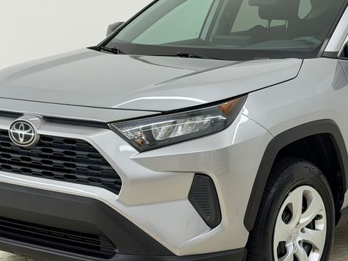 Used 2020 Toyota RAV4 LE FWD image 12