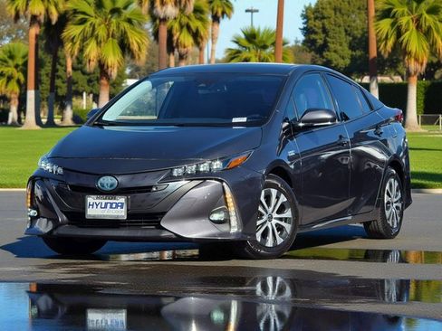 Used 2020 Toyota Prius Prime Limited image 2