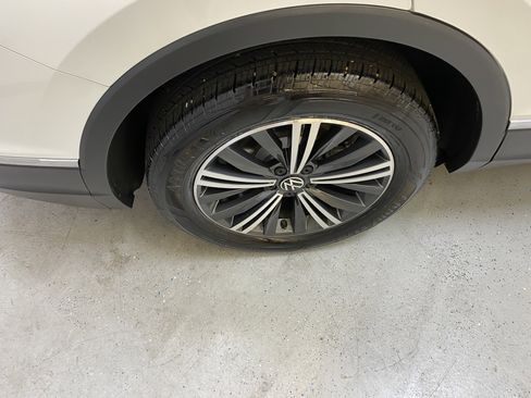 Used 2024 Volkswagen Tiguan SE image 13