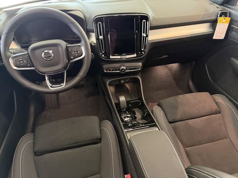 New 2026 Volvo XC40 B5 Ultra w/ Protection Package image 12