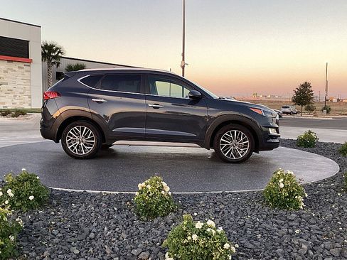 Used 2021 Hyundai Tucson Limited image 4