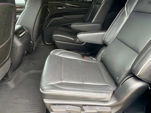 Used 2023 Cadillac Escalade ESV Premium Luxury AWD/4WD image 23