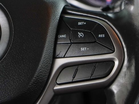 Used 2021 Jeep Cherokee Latitude Plus FWD image 14