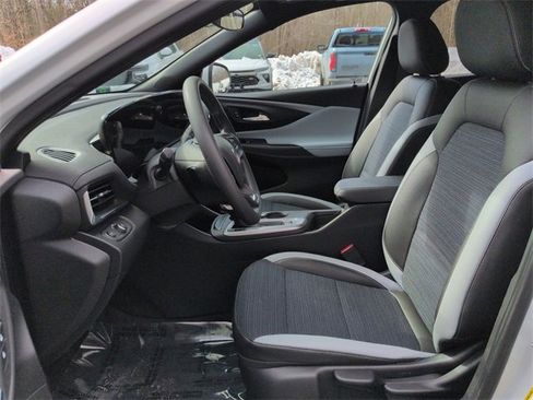 Used 2024 Buick Envista Preferred w/ Advanced Safety Package image 17