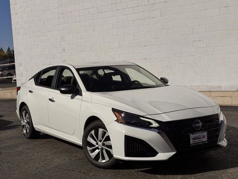 Used 2025 Nissan Altima 2.5 S FWD image 2