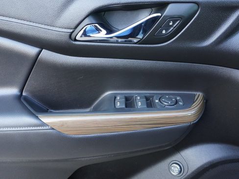 Used 2023 GMC Acadia SLE w/ Driver Convenience Package image 9