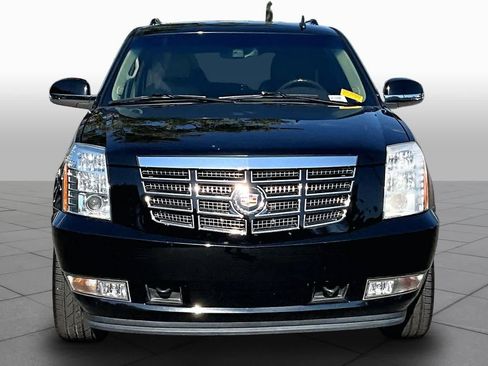 Used 2013 Cadillac Escalade Luxury RWD image 3