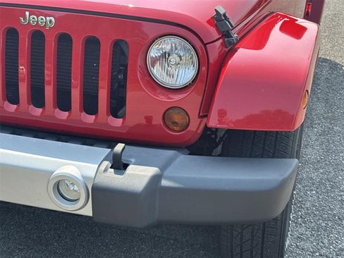 Used 2012 Jeep Wrangler Unlimited Sahara w/ Connectivity Group AWD/4WD image 9