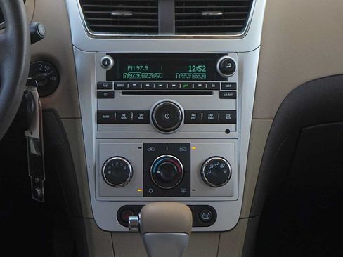 Used 2010 Chevrolet Malibu LS FWD image 18