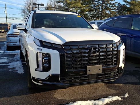 Used 2024 Hyundai Palisade Calligraphy image 2