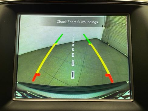 Used 2018 Jeep Grand Cherokee Altitude RWD image 16