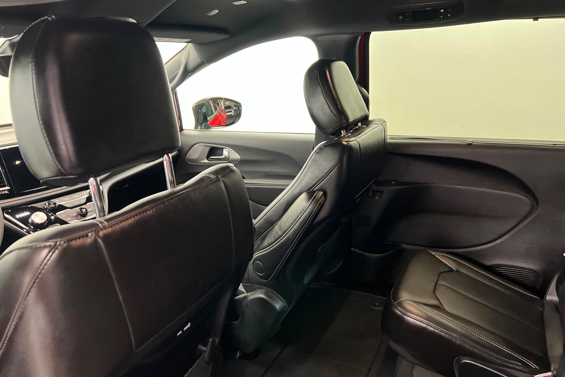 Used 2027 Chrysler Pacifica Select AWD/4WD image 18