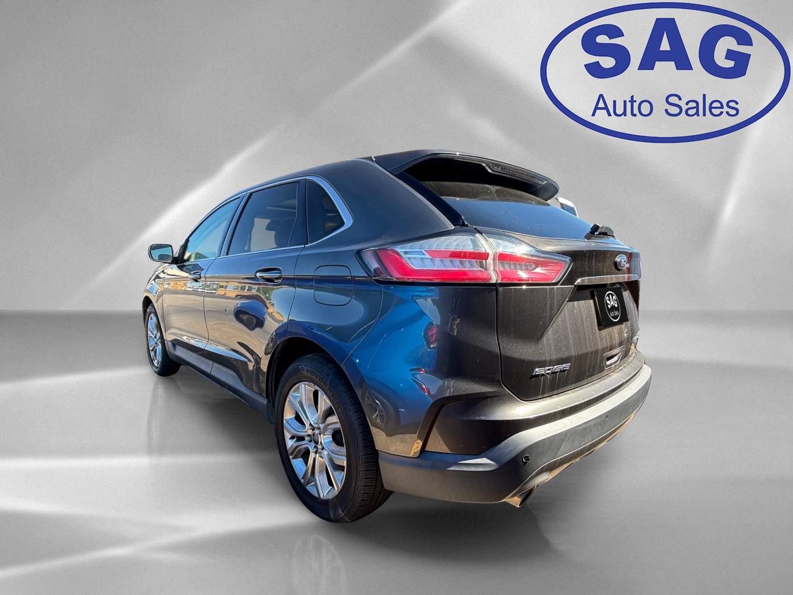 Used 2019 Ford Edge Titanium FWD image 4