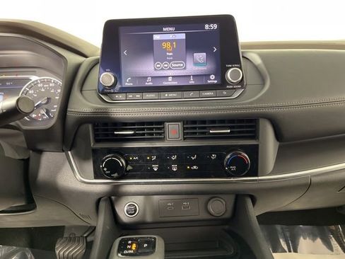 Used 2023 Nissan Rogue S FWD image 25