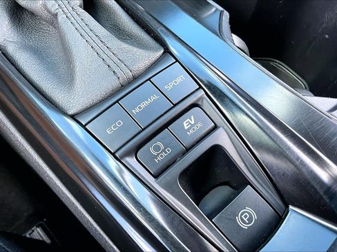 Used 2025 Toyota Camry LE FWD image 33