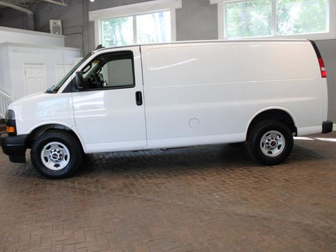 Used 2019 GMC Savana 3500 w/ Driver Convenience Package RWD image 4