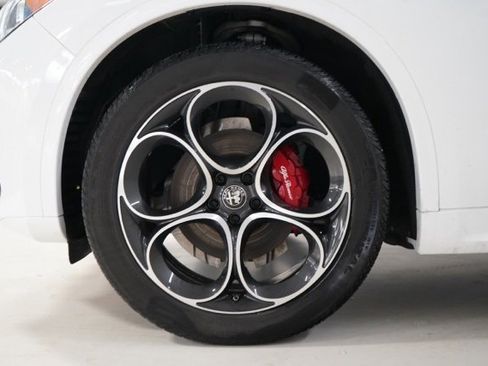 Used 2023 Alfa Romeo Stelvio Veloce image 11