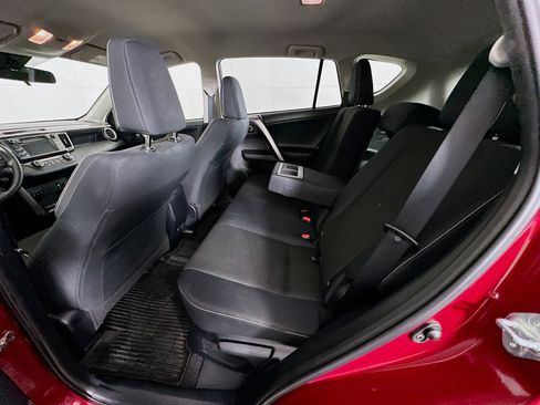 Used 2018 Toyota RAV4 LE image 25