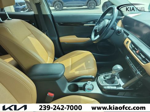 Certified 2024 Kia Seltos EX FWD image 9