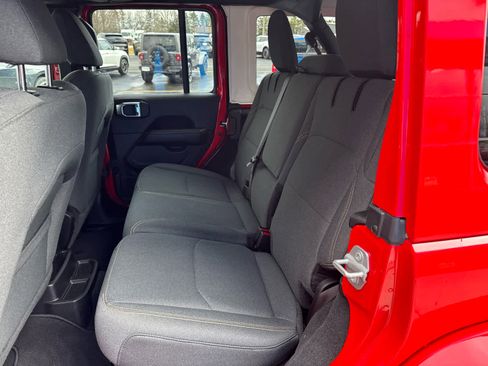 Used 2025 Jeep Wrangler Sahara w/ Safety Group image 16