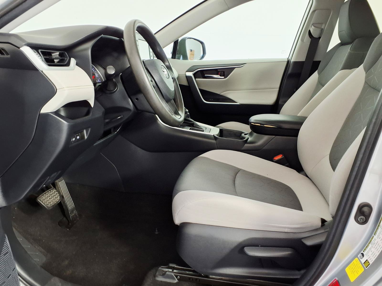 Used 2019 Toyota RAV4 XLE FWD image 14