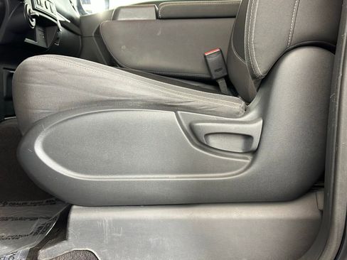 Used 2023 Nissan Titan SV image 8