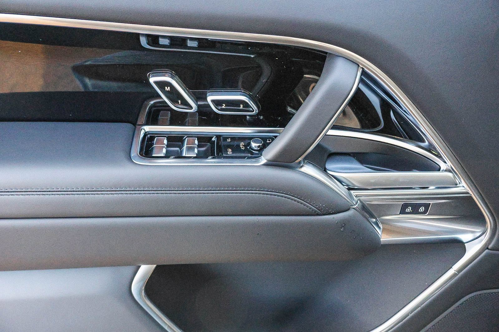New 2026 Land Rover Range Rover SE AWD/4WD image 31
