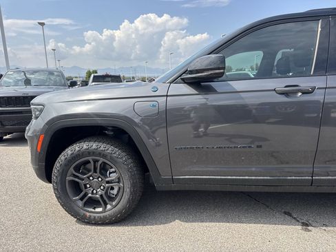 New 2025 Jeep Grand Cherokee Trailhawk w/ Luxury Tech Group III image 10