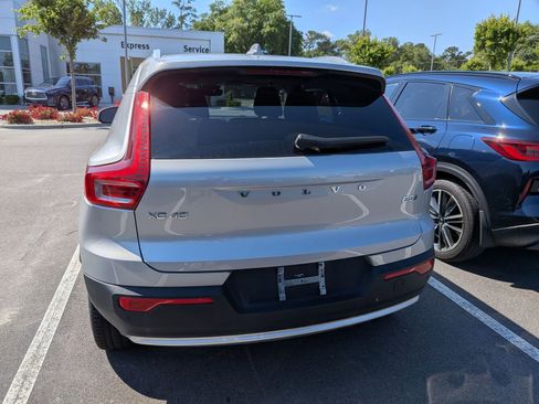 Used 2025 Volvo XC40 B5 Plus AWD/4WD image 3