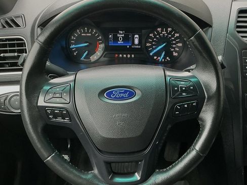 Used 2016 Ford Explorer XLT image 11