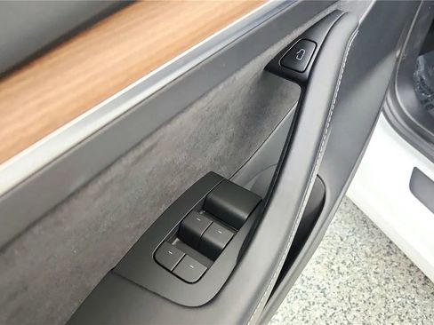 Used 2021 Tesla Model 3 Long Range image 29