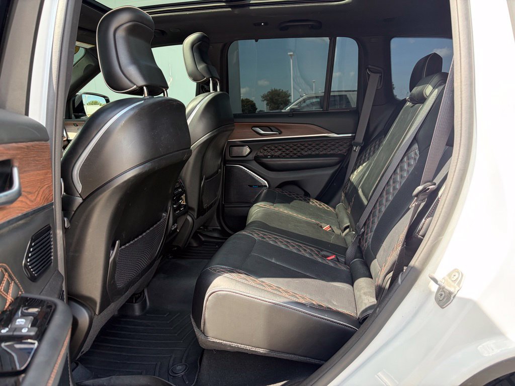 Used 2022 Jeep Grand Cherokee Summit w/ Adv Protech Group IV AWD/4WD image 17