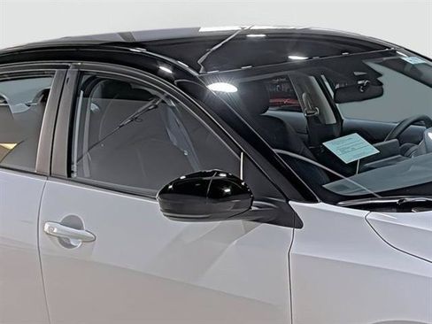 Used 2025 Nissan Sentra SR FWD image 15