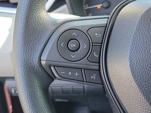 Used 2025 Toyota Corolla LE image 30