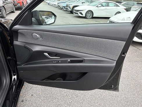 Certified 2022 Hyundai Elantra Limited image 14