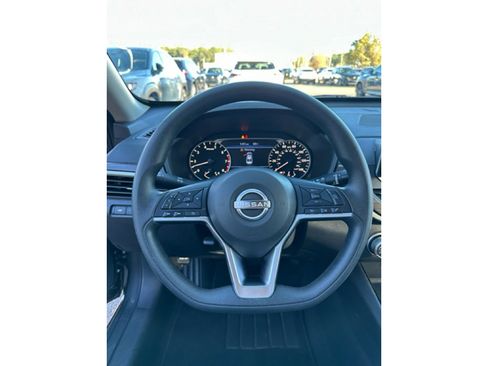 Used 2024 Nissan Altima 2.5 SV image 17