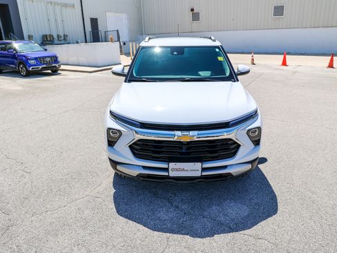 Used 2025 Chevrolet TrailBlazer LT w/ Convenience Package FWD image 4