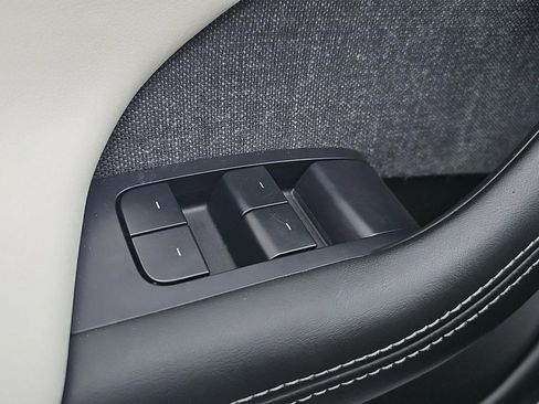 Used 2022 Tesla Model S image 25