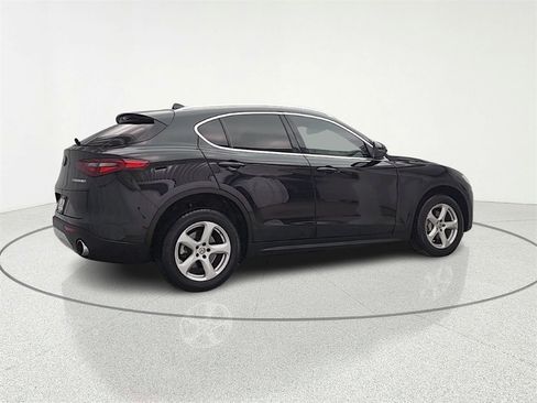 Used 2018 Alfa Romeo Stelvio AWD image 8
