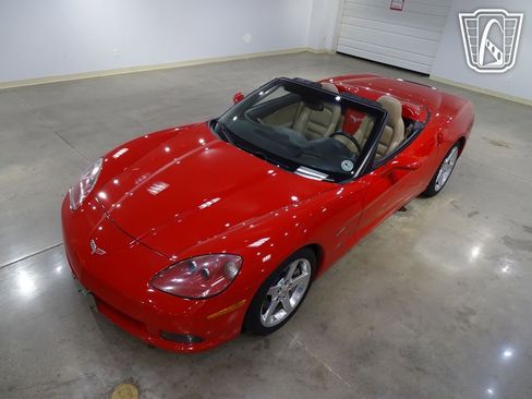 Used 2006 Chevrolet Corvette Convertible w/ Preferred Equipment Group image 3