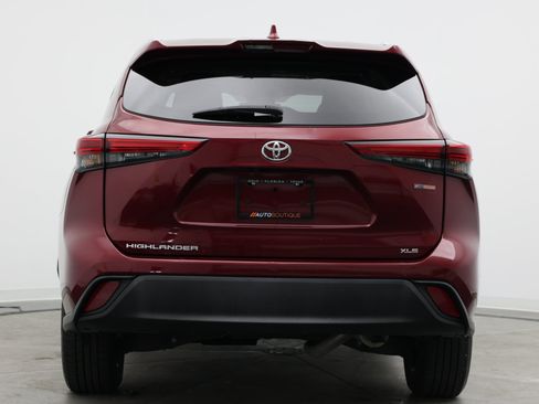 Used 2022 Toyota Highlander XLE FWD image 7