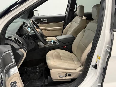 Certified 2018 Ford Explorer Limited w/ Equipment Group 301A FWD image 14