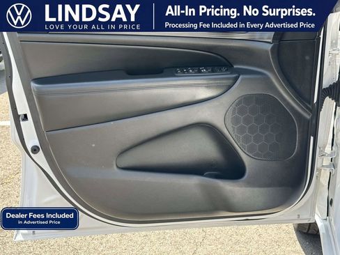 Used 2020 Jeep Grand Cherokee Altitude AWD/4WD image 9