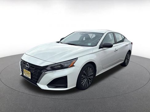 Used 2025 Nissan Altima 2.5 SV FWD image 8